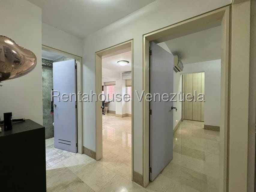 Apartamento (1 Nivel) en Venta en Colinas de Los Chaguaramos, Distrito Metropolitano - 20