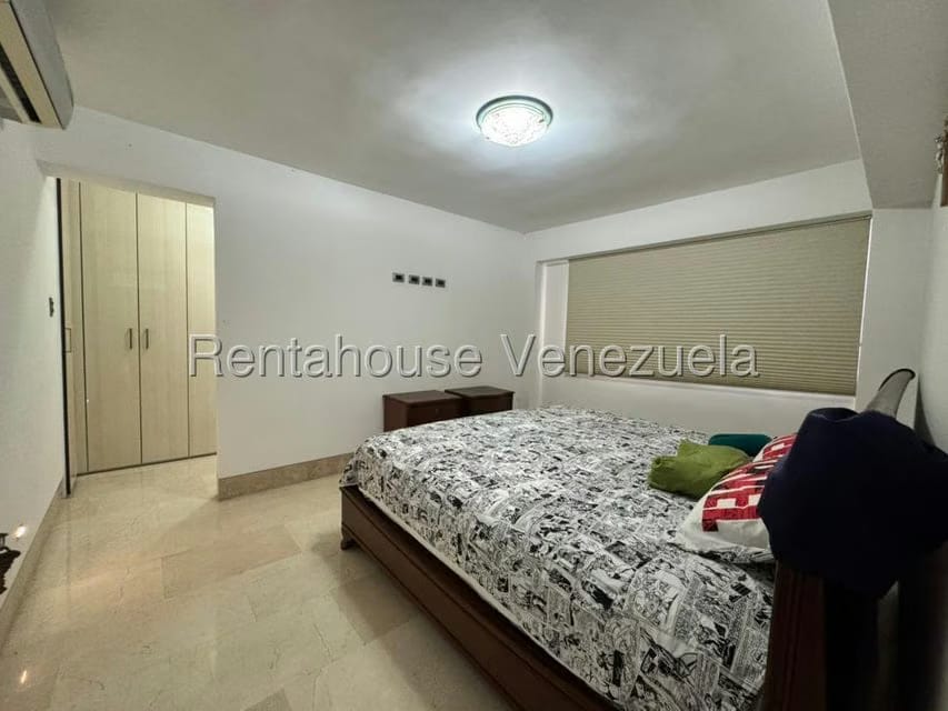Apartamento (1 Nivel) en Venta en Colinas de Los Chaguaramos, Distrito Metropolitano - 23