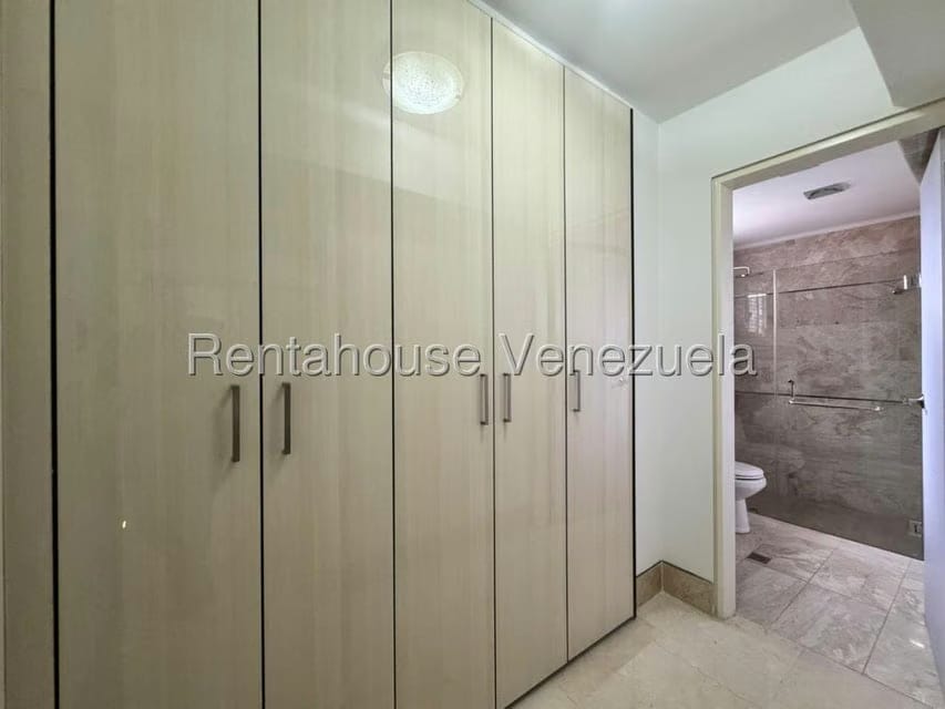 Apartamento (1 Nivel) en Venta en Colinas de Los Chaguaramos, Distrito Metropolitano - 24