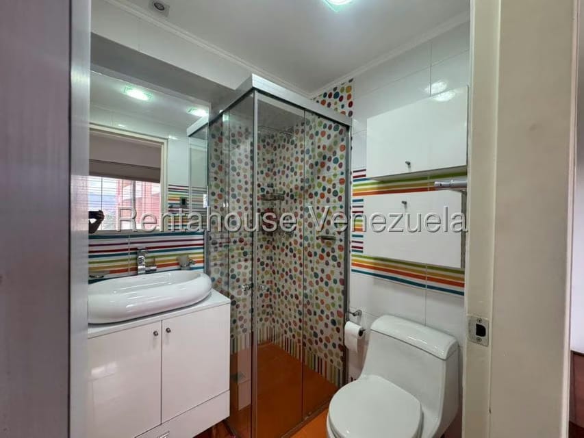Apartamento (1 Nivel) en Venta en Colinas de Los Chaguaramos, Distrito Metropolitano - 27