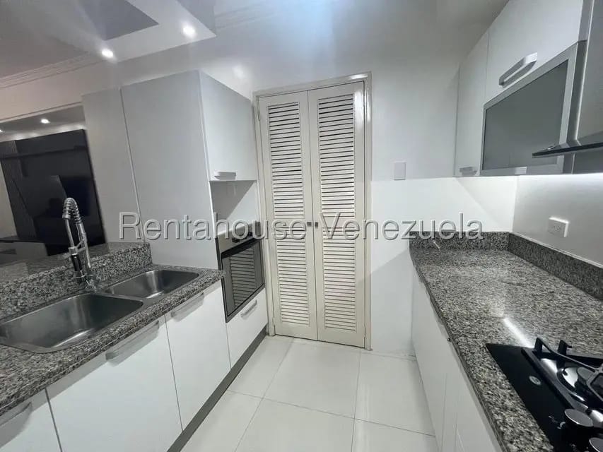 Apartamento (1 Nivel) en Alquiler en La Lago, Zulia - 16