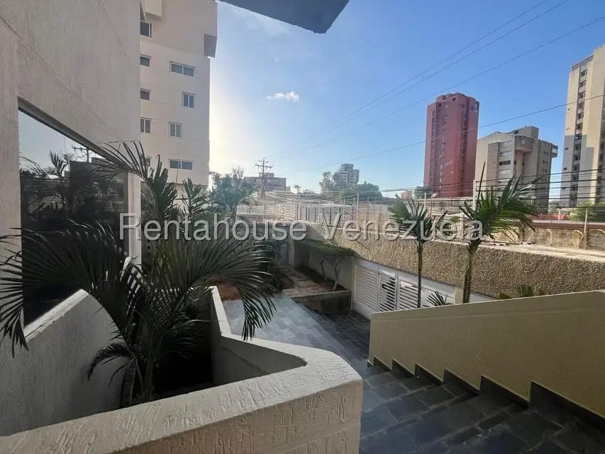 Apartamento (1 Nivel) en Alquiler en La Lago, Zulia - 19