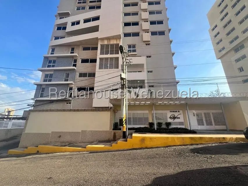Apartamento (1 Nivel) en Alquiler en La Lago, Zulia - 5