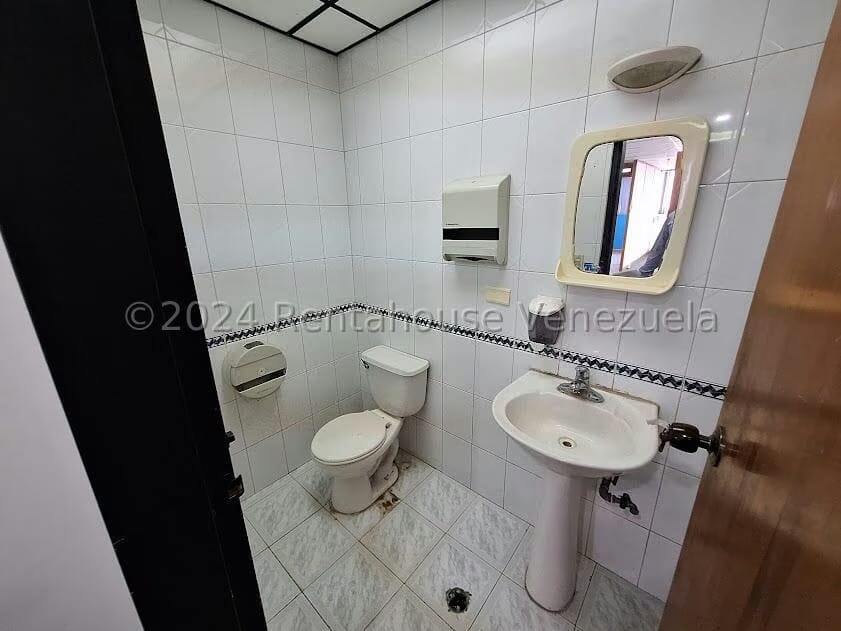 Comercial (Oficina) en Alquiler en Sabana Grande, Distrito Metropolitano - 21