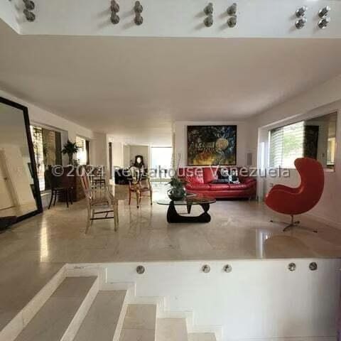 Casa (Multipes Niveles) en Alquiler en Cumbres de Curumo, Distrito Metropolitano - 2