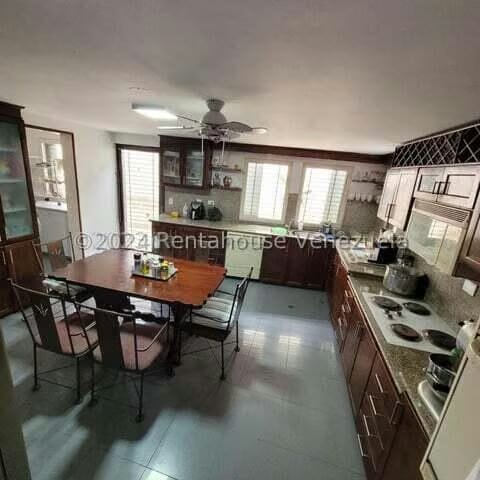 Casa (Multipes Niveles) en Alquiler en Cumbres de Curumo, Distrito Metropolitano - 11