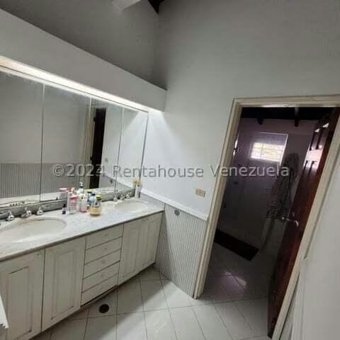 Casa (Multipes Niveles) en Alquiler en Cumbres de Curumo, Distrito Metropolitano - 19