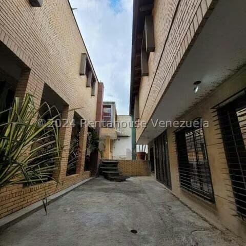 Casa (Multipes Niveles) en Alquiler en Cumbres de Curumo, Distrito Metropolitano - 24