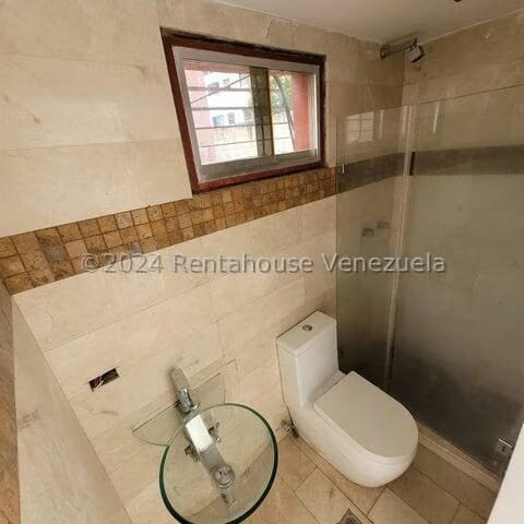 Casa (Multipes Niveles) en Alquiler en Cumbres de Curumo, Distrito Metropolitano - 27