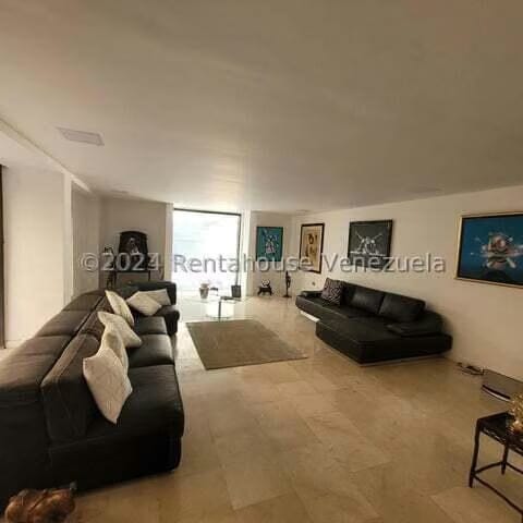 Casa (Multipes Niveles) en Alquiler en Cumbres de Curumo, Distrito Metropolitano - 5