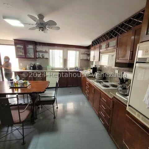 Casa (Multipes Niveles) en Alquiler en Cumbres de Curumo, Distrito Metropolitano - 10