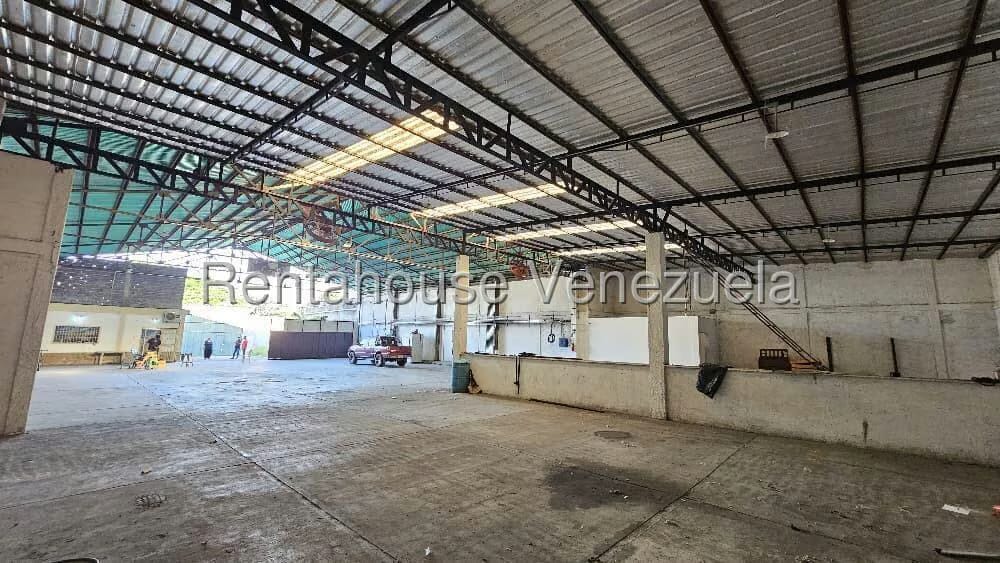 Comercial (Galpon - Deposito) en Alquiler en Circunvalacion Sur, Portuguesa - 2