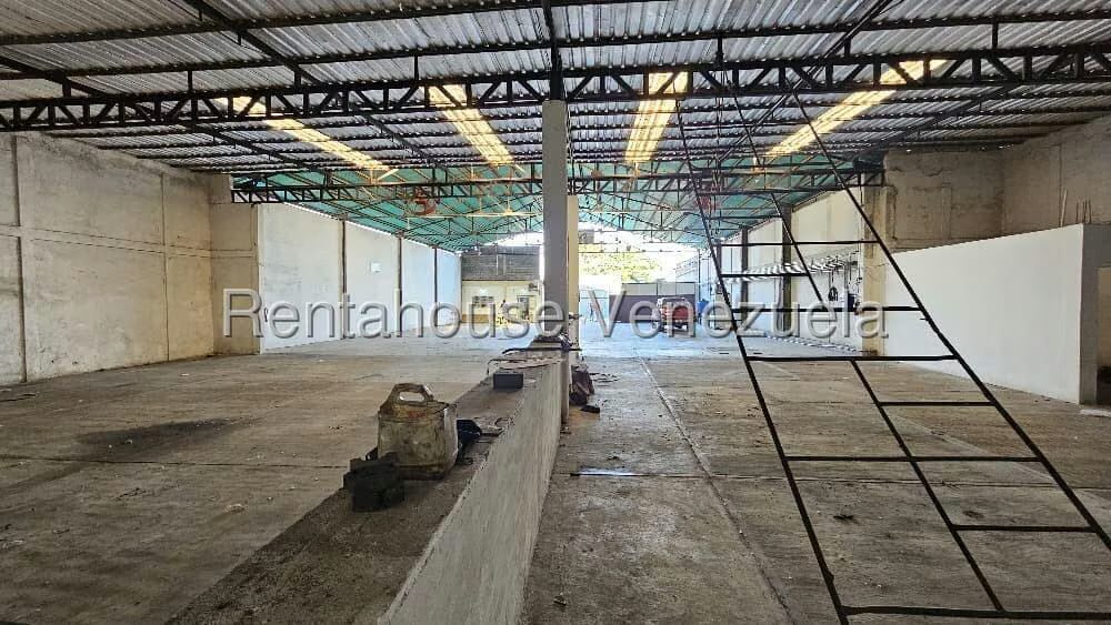 Comercial (Galpon - Deposito) en Alquiler en Circunvalacion Sur, Portuguesa - 3