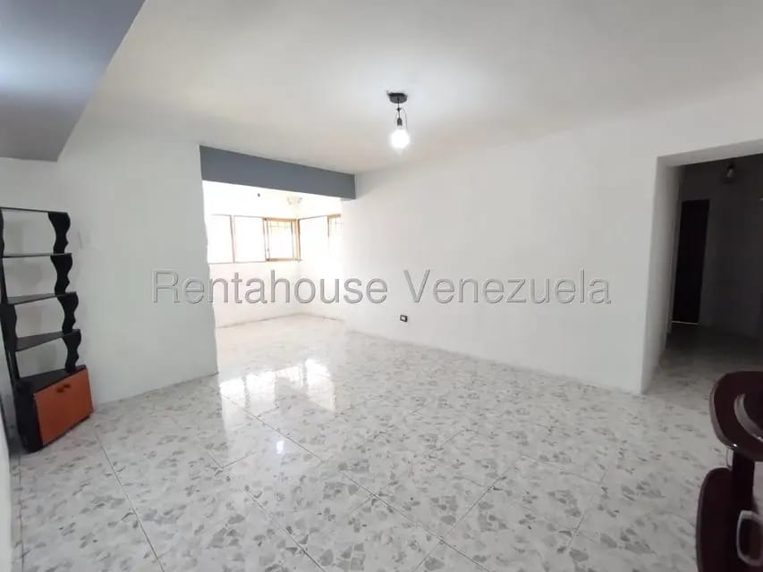 Apartamento (1 Nivel) en Alquiler en Zona Centro, Aragua - 2