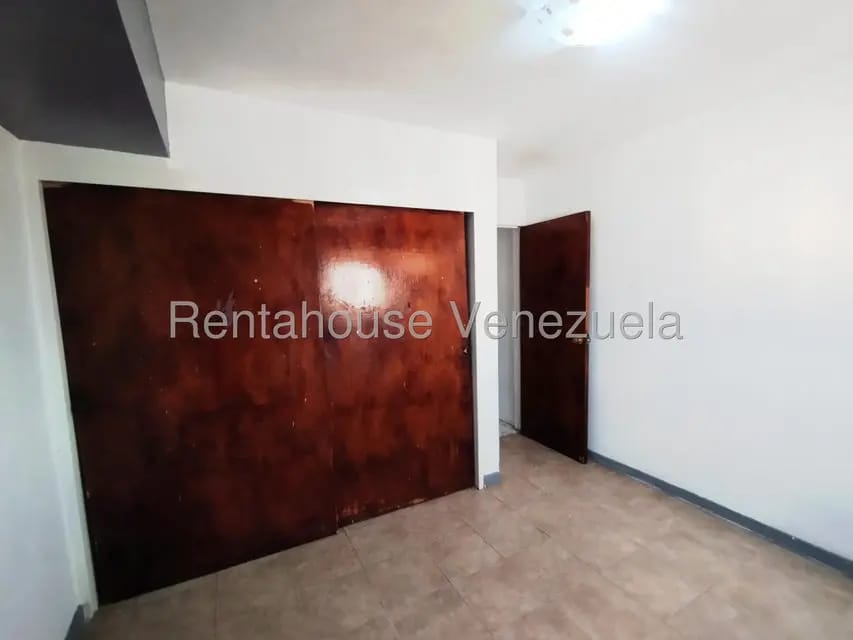 Apartamento (1 Nivel) en Alquiler en Zona Centro, Aragua - 14