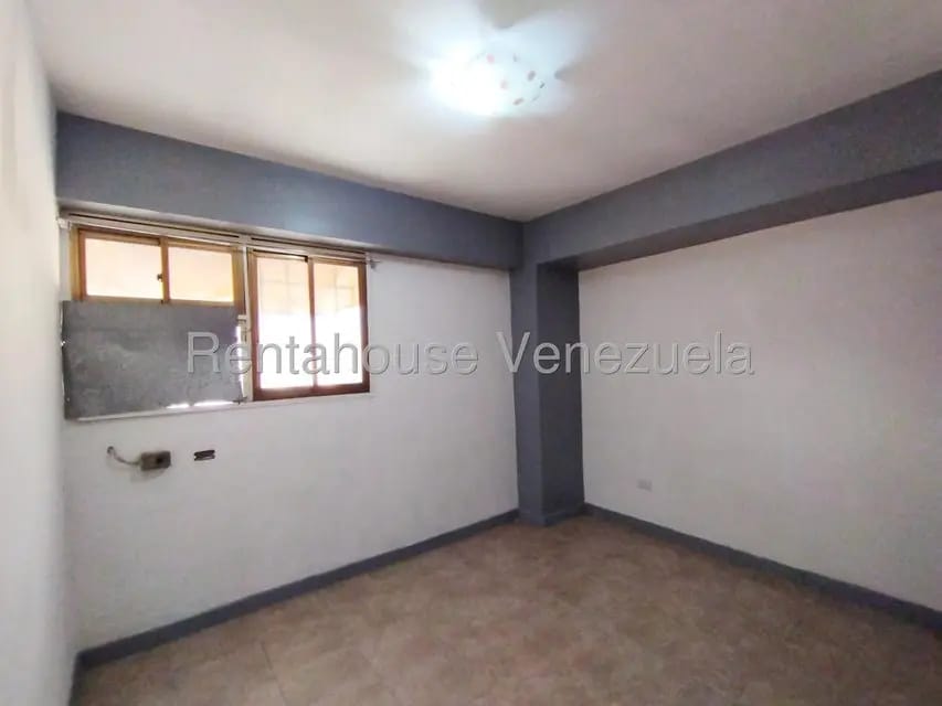 Apartamento (1 Nivel) en Alquiler en Zona Centro, Aragua - 16