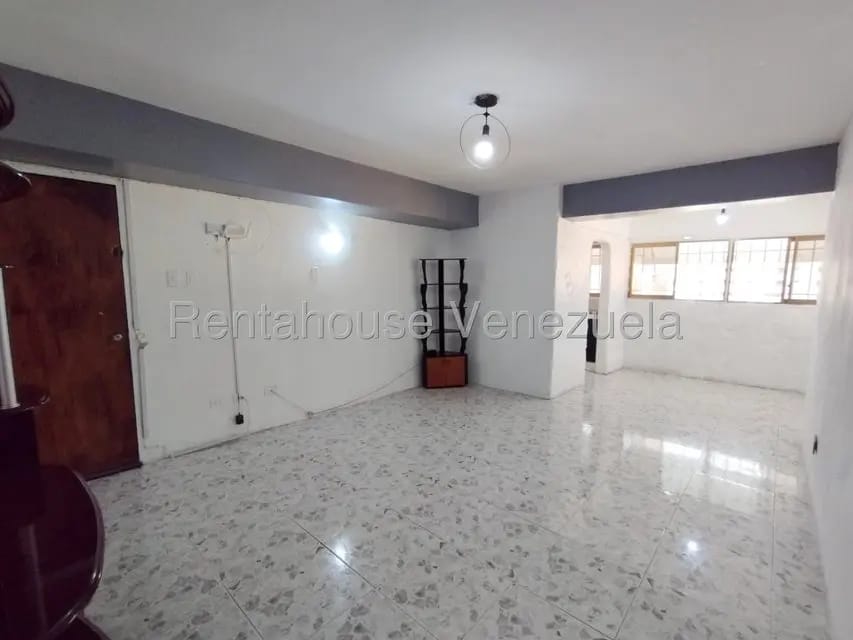 Apartamento (1 Nivel) en Alquiler en Zona Centro, Aragua - 3