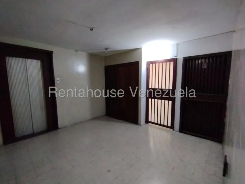 Apartamento (1 Nivel) en Alquiler en Zona Centro, Aragua - 22