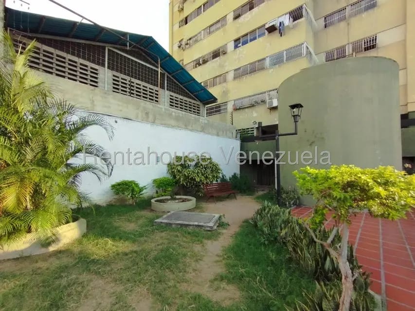 Apartamento (1 Nivel) en Alquiler en Zona Centro, Aragua - 27