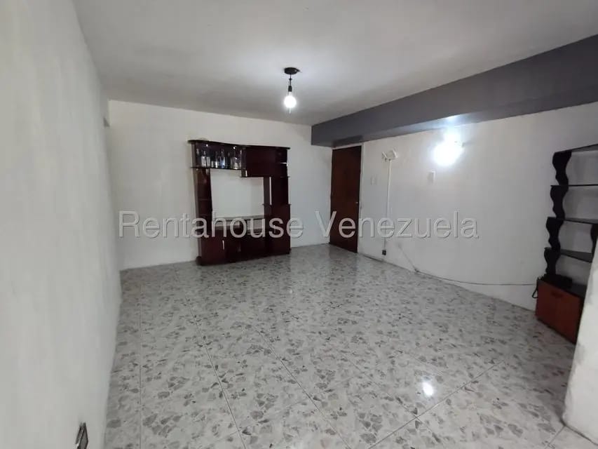 Apartamento (1 Nivel) en Alquiler en Zona Centro, Aragua - 4