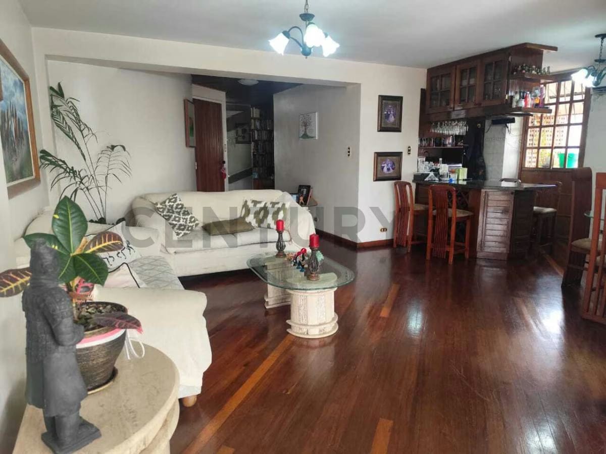 Hermoso apartamento con ubicación estratégica en Las Mercedes , Caracas . - 2