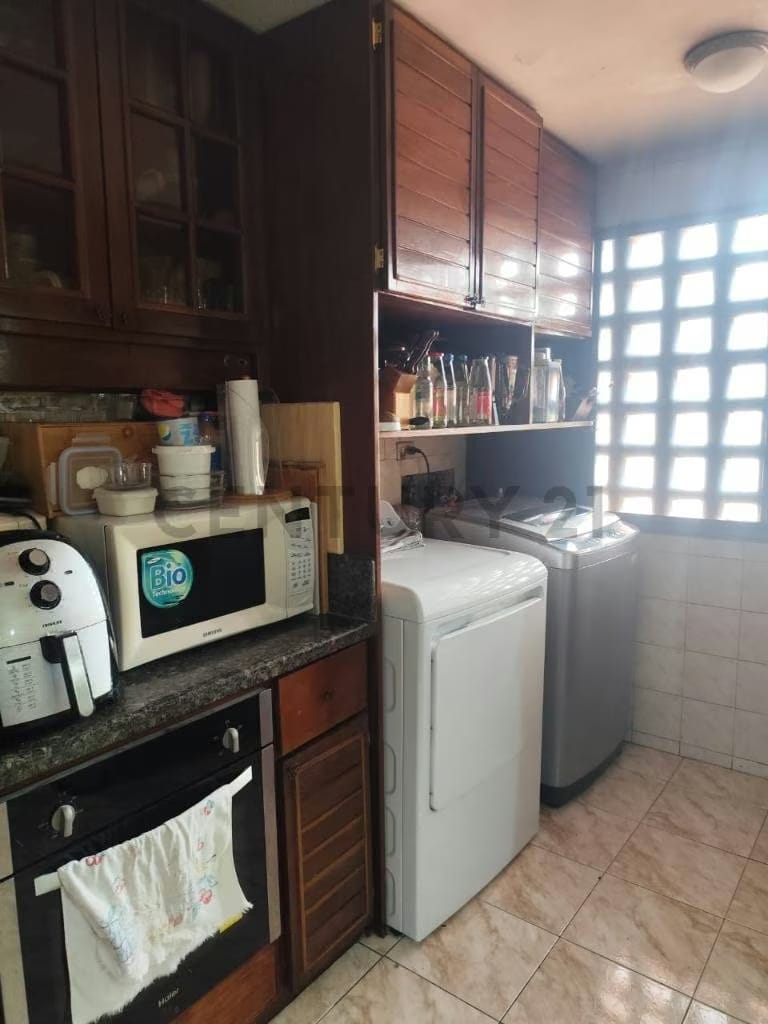 Hermoso apartamento con ubicación estratégica en Las Mercedes , Caracas . - 9