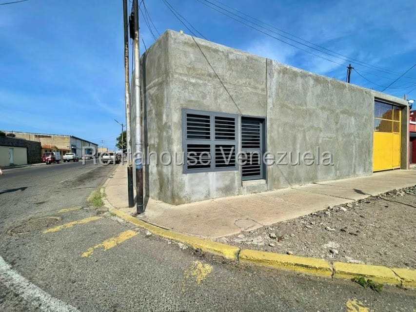 Comercial (Local Comercial) en Venta en Punto Fijo, Falcon - 24