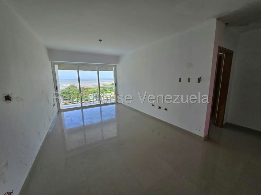 Apartamento (1 Nivel) en Venta en Agua Sal, Miranda - 2