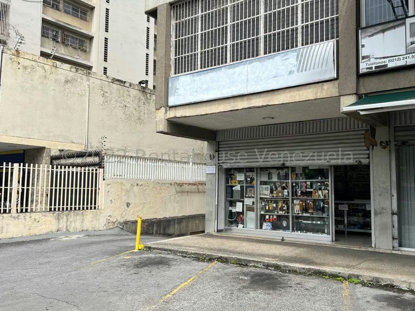 Comercial (Local Comercial) en Venta en La Urbina, Distrito Metropolitano - 3