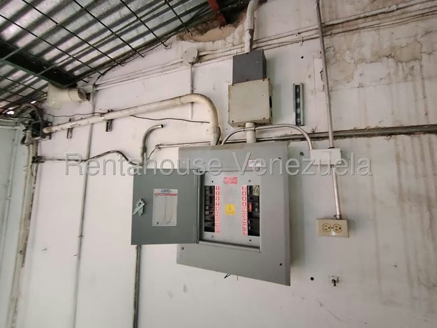 Comercial (Galpon - Deposito) en Venta en Zona Centro, Aragua - 11
