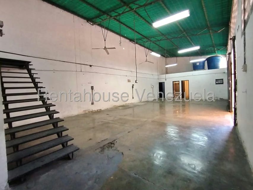 Comercial (Galpon - Deposito) en Venta en Zona Centro, Aragua - 3