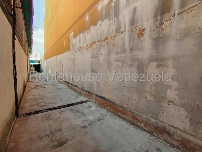 Comercial (Galpon - Deposito) en Venta en Zona Centro, Aragua - 23