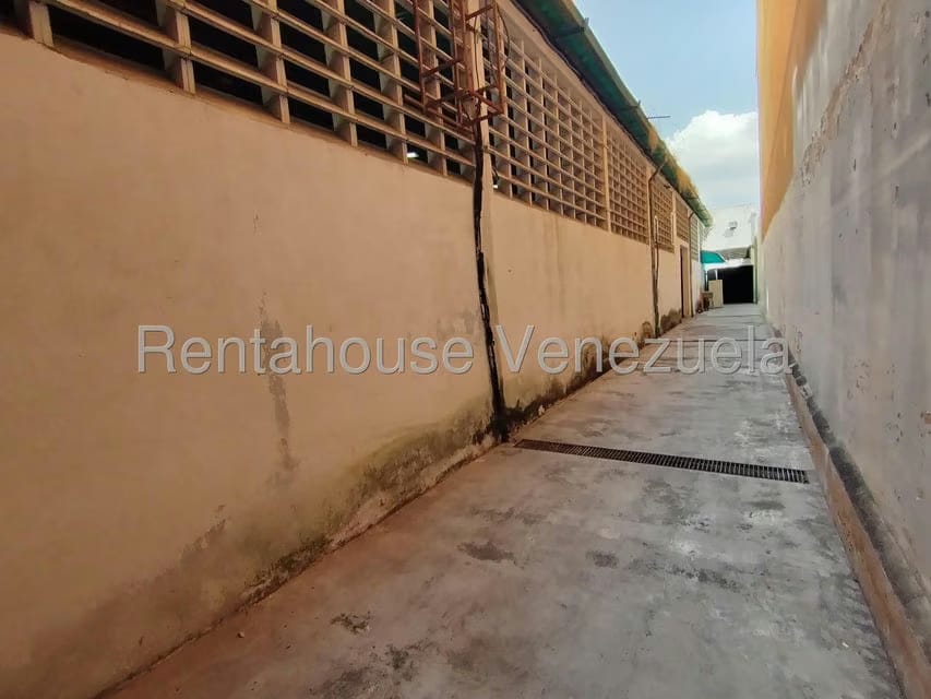 Comercial (Galpon - Deposito) en Venta en Zona Centro, Aragua - 24