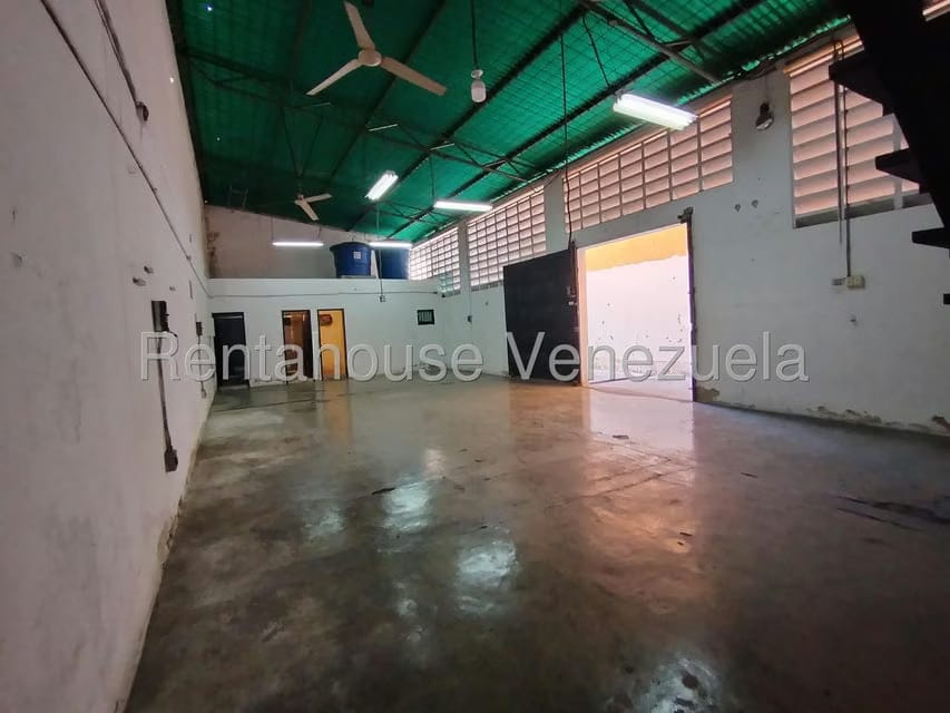 Comercial (Galpon - Deposito) en Venta en Zona Centro, Aragua - 4