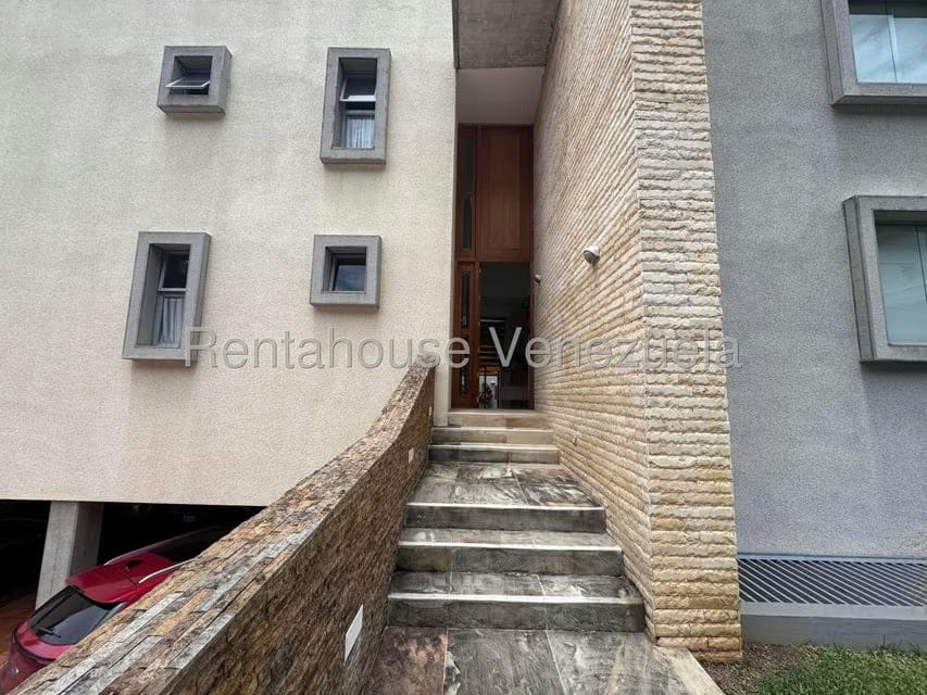 Casa (Multipes Niveles) en Venta en Prados del Este, Distrito Metropolitano - 2