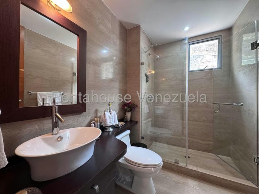 Casa (Multipes Niveles) en Venta en Prados del Este, Distrito Metropolitano - 23