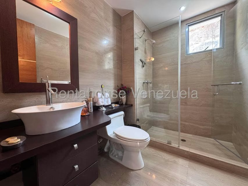 Casa (Multipes Niveles) en Venta en Prados del Este, Distrito Metropolitano - 33