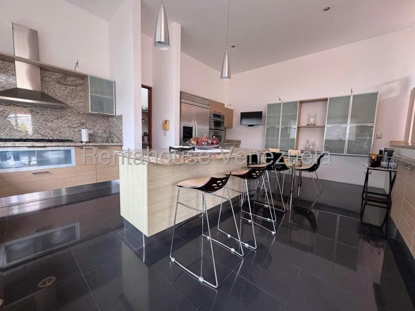 Casa (Multipes Niveles) en Venta en Prados del Este, Distrito Metropolitano - 35