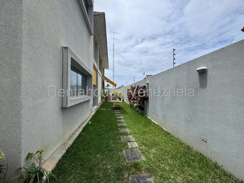 Casa (Multipes Niveles) en Venta en Prados del Este, Distrito Metropolitano - 46