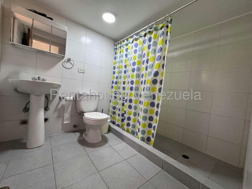 Casa (Multipes Niveles) en Venta en Prados del Este, Distrito Metropolitano - 51