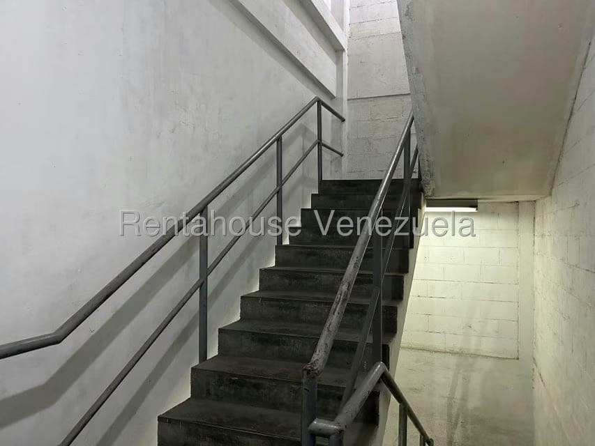 Comercial (Galpon - Deposito) en Venta en Los Cortijos de Lourdes, Distrito Metropolitano - 2