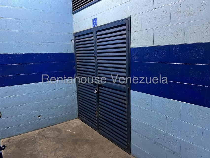 Comercial (Galpon - Deposito) en Venta en Los Cortijos de Lourdes, Distrito Metropolitano - 3