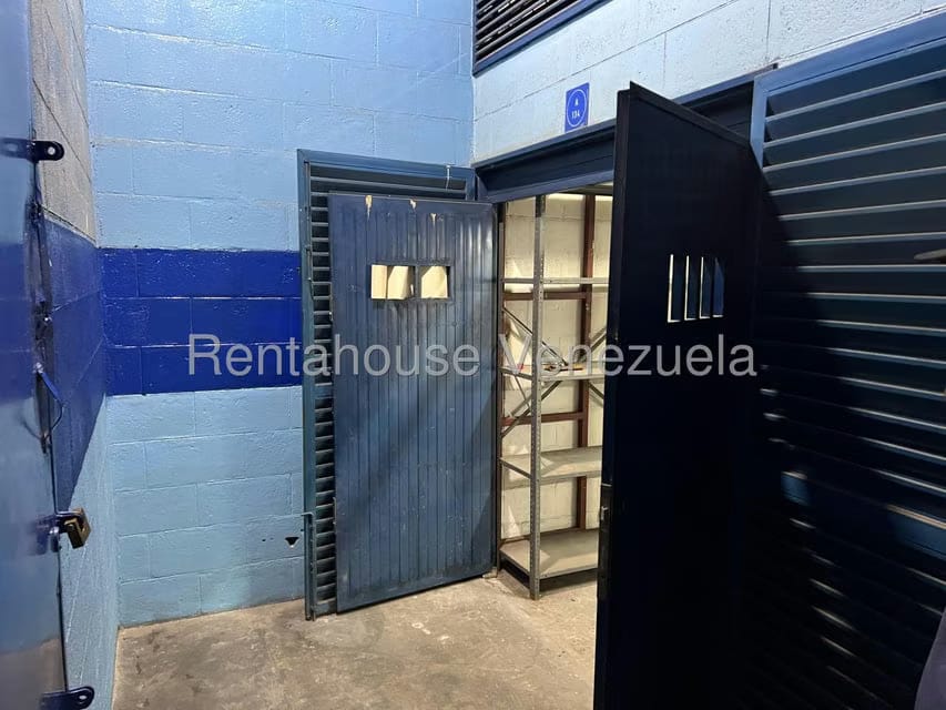 Comercial (Galpon - Deposito) en Venta en Los Cortijos de Lourdes, Distrito Metropolitano - 4