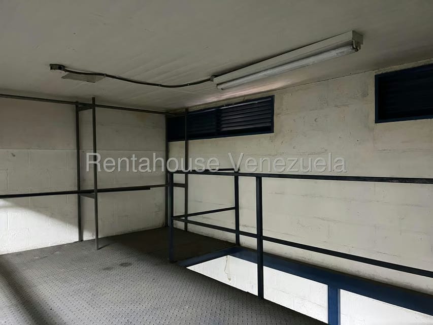 Comercial (Galpon - Deposito) en Venta en Los Cortijos de Lourdes, Distrito Metropolitano - 10