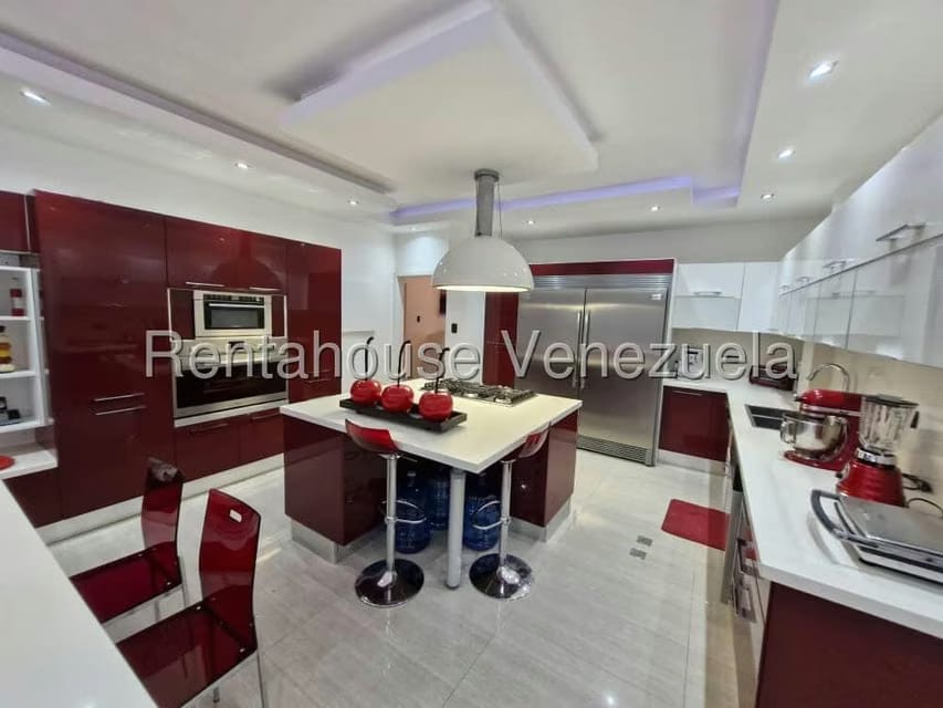 Casa (Multipes Niveles) en Venta en Cumbres de Curumo, Distrito Metropolitano