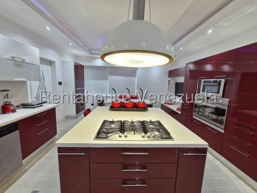 Casa (Multipes Niveles) en Venta en Cumbres de Curumo, Distrito Metropolitano - 2