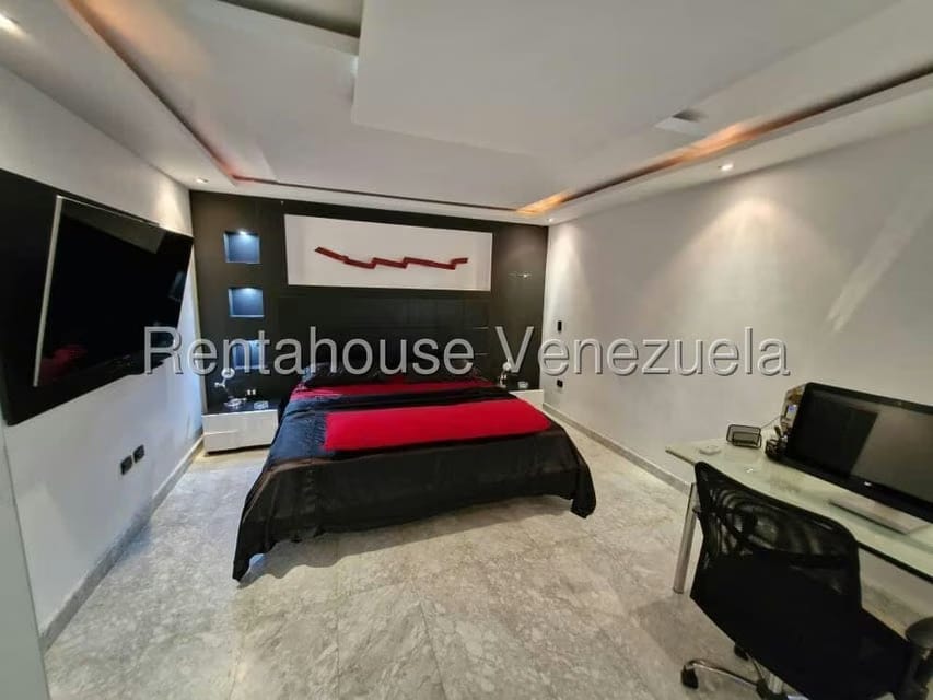 Casa (Multipes Niveles) en Venta en Cumbres de Curumo, Distrito Metropolitano - 11