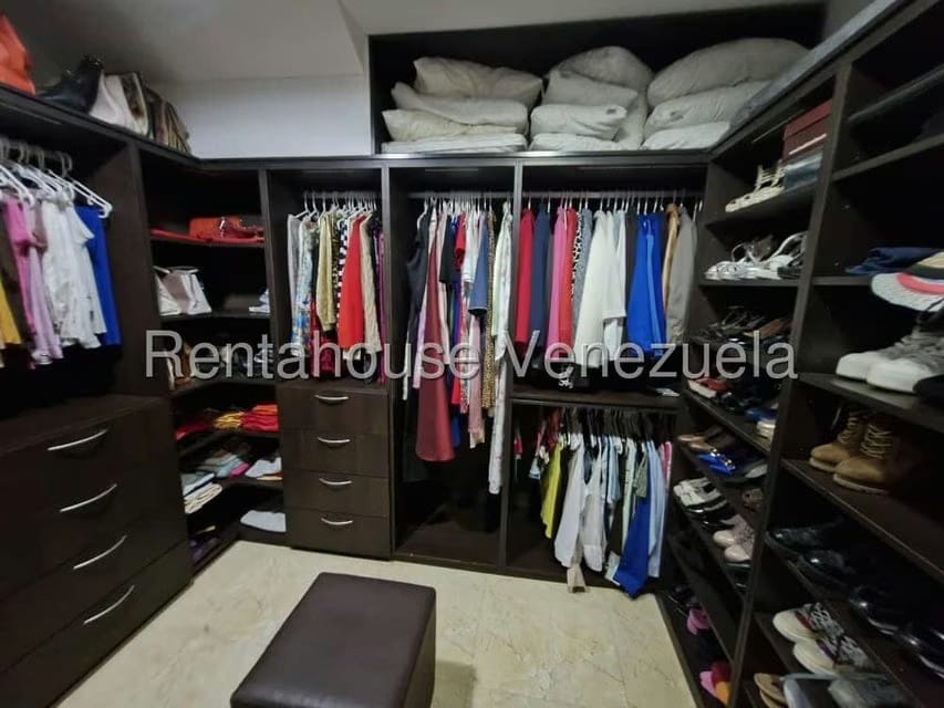 Casa (Multipes Niveles) en Venta en Cumbres de Curumo, Distrito Metropolitano - 15