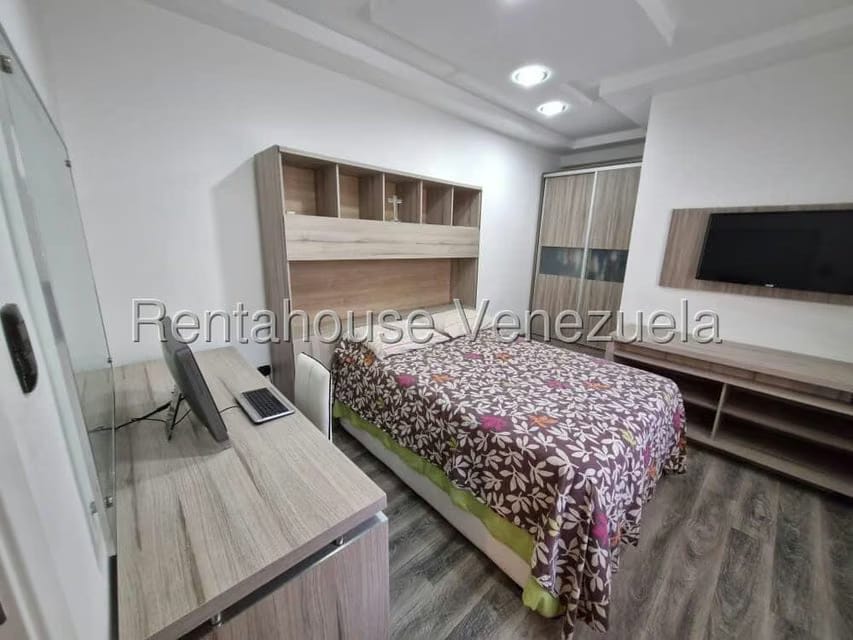 Casa (Multipes Niveles) en Venta en Cumbres de Curumo, Distrito Metropolitano - 16