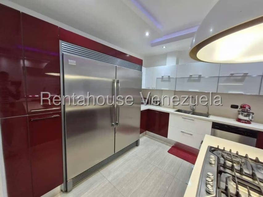 Casa (Multipes Niveles) en Venta en Cumbres de Curumo, Distrito Metropolitano - 3